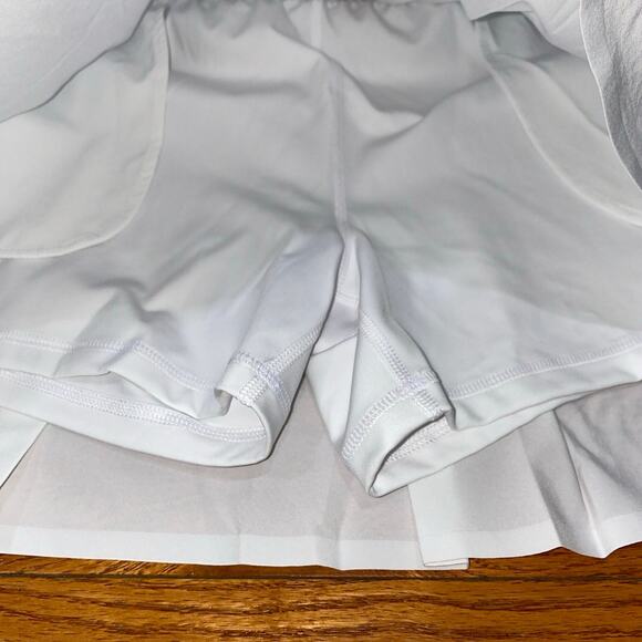 Puma Pleated Skirt Womens White With Navy Waist Performance Fit Medium - Picture 3 of 5